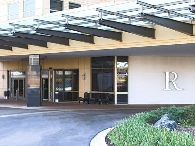 renaissance-hotel-entrance